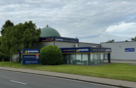Reifen und Autoservice Neuss GmbH Premio Filiale mit Außenwerbung